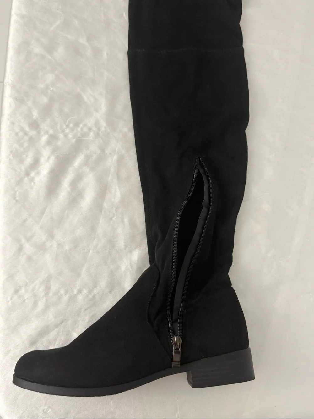 Black Over-the-Knee Suede Boot‎